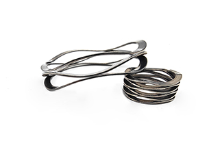 Multi-Turn Wavy Springs